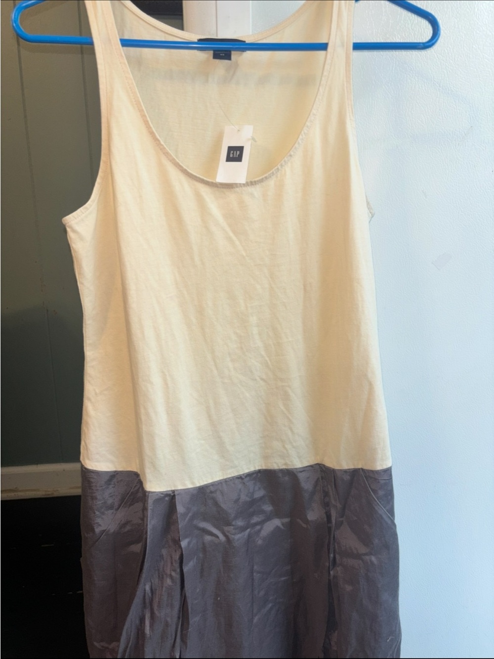 GAP Two-Tone Sleeveless Scoop Dress in Cream and Gray